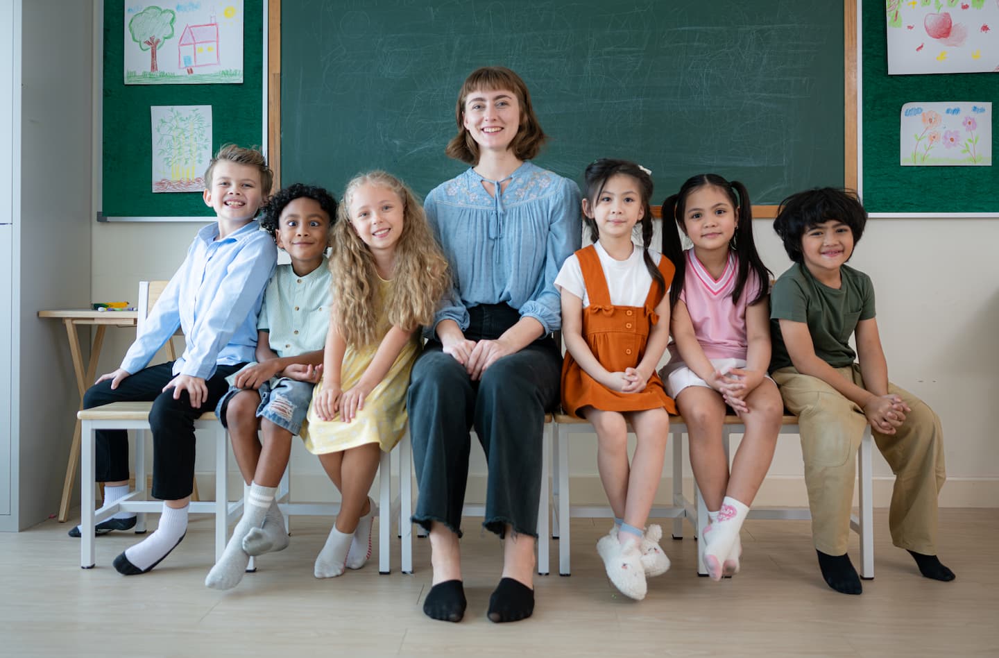 portrait-of-a-teacher-and-kids-in-a-classroom-wher-K2B6GQ9.jpg